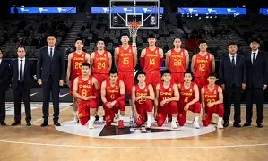 赛地聚焦——西甲今晚热度飙升，深圳男篮迎来里程碑，震撼外界，控场能力受关注